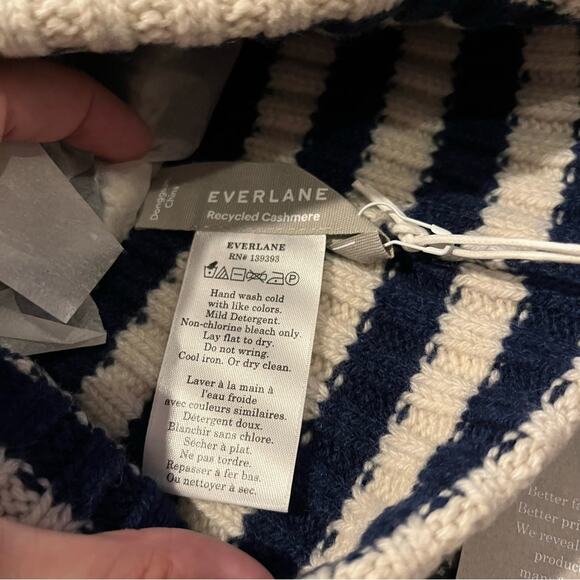 NWT Everlane Unisex The Cashmere Wool Beanie Hat Navy Cream Striped One Size - Picture 3 of 4